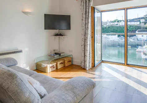 Quayside, Porthleven is a charming contemporary apartment with spectacular harbour views, perfect for families and couples. Enjoy a prime seafront location with restaurants and beaches moments away, ideal for exploring Cornwall's stunning coast.