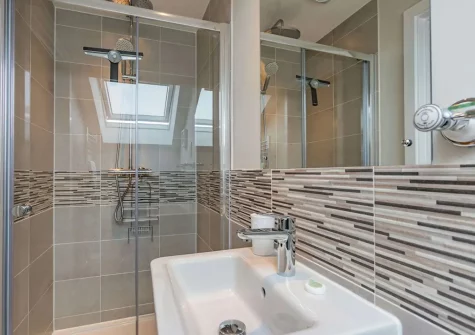 Bedroom #1 en-suite shower room at Queens Retreat, Westward Ho!