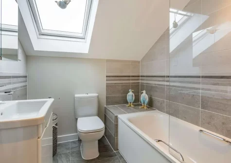 The bathroom at Queens Retreat, Westward Ho!
