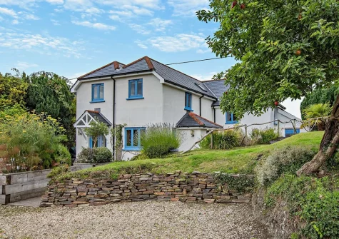 Quintin Cottage is a charming detached cottage located in the village of Landkey within walking distance of village amenities
