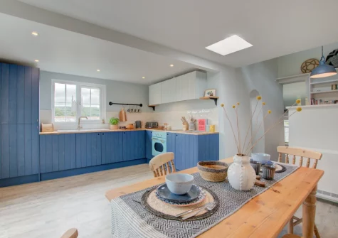 The kitchen & dining area at Radfords Cottage, Egloshayle