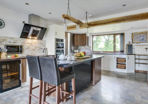 The kitchen & breakfast bar at Rattery Lodge, Rattery