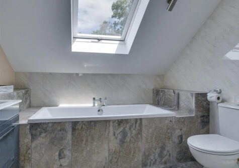 The bathroom at Rattery Lodge, Rattery