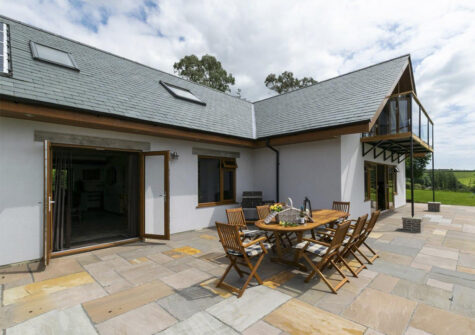 The patio & barbecue area at Rattery Lodge, Rattery