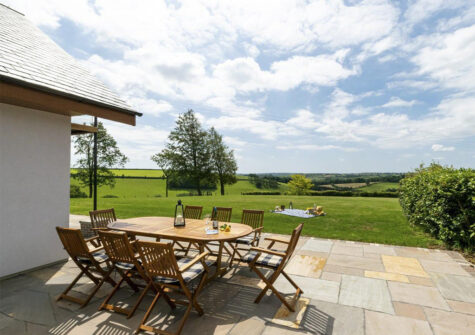 The patio & barbecue area at Rattery Lodge, Rattery