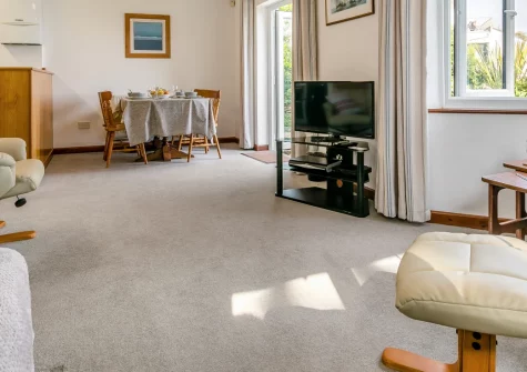 Raven Rock, Plaidy is a welcoming single-storey bungalow perched above beautiful Plaidy beach, boasting spectacular sea views from an enclosed garden, comfortable coastal interiors, and direct footpath access to the charming fishing town of Looe.