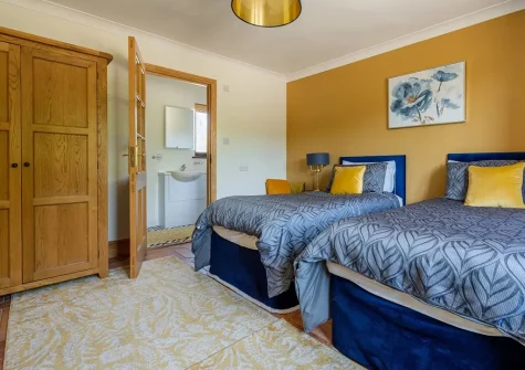 Bedroom #6 & en-suite at Ravensfield House, Higher Clovelly