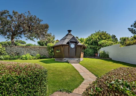 The garden & all-weather barbecue lodge  at Redland House, Instow