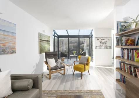 The living area at Redshank, Looe