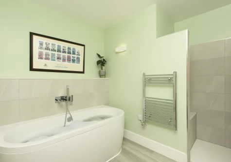 The bathroom at Redshank, Looe