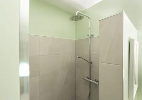 The bathroom at Redshank, Looe