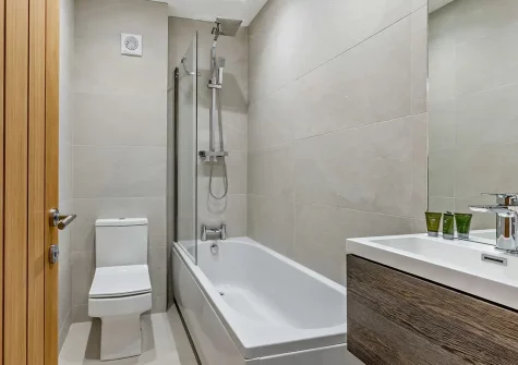 The bathroom at Ridd Cottage, Weare Giffard