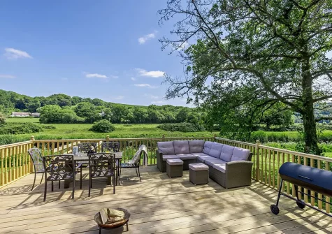 The decked patio, barbecue, alfresco dining & outdoor sitting area at Ridd Cottage, Weare Giffard