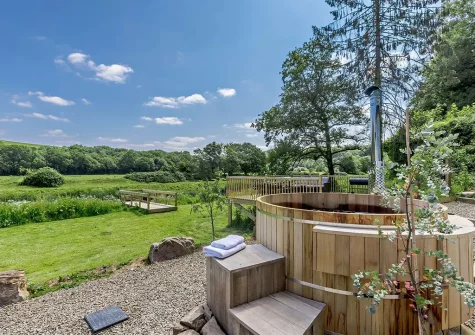 The wood-fired hot tub at Ridd Cottage, Weare Giffard