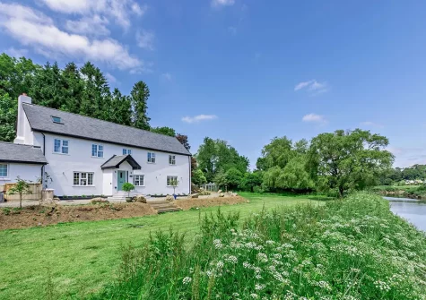 Ridd Cottage enjoys a superb & peaceful location, off the beaten track