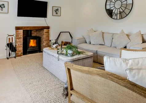 Ridd Cottage, Weare Giffard is a stunning four-bedroom riverside retreat featuring hot tub, private jetty access, and breathtaking valley views. Perfect for families seeking truly tranquil luxury beside the gentle flowing River Torridge.