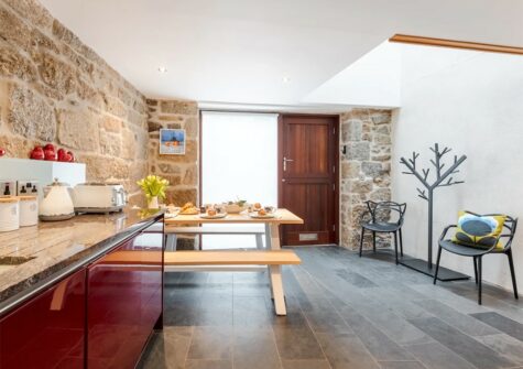 The kitchen & dining area at Riding Through The Clouds, Wherrytown