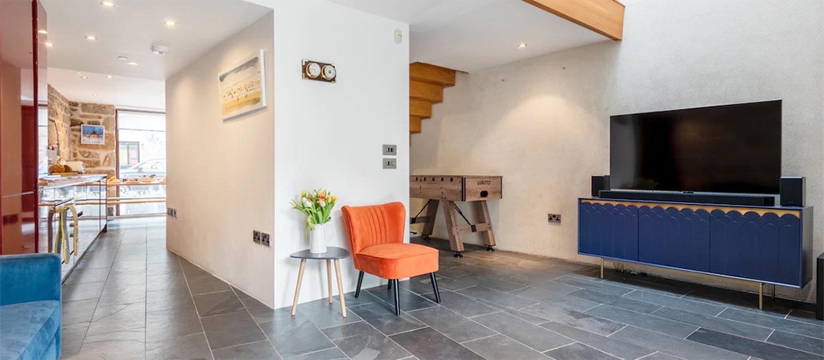 Riding Through Clouds, Wherrytown is a converted fishing store, now a bright contemporary living space with three bedrooms & three bathrooms. Relax on the riverside terrace or explore nearby shops, pubs, fish restaurants & attractions from this amazing home.