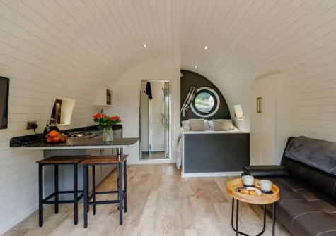 The living are & kitchen at River Avon Retreat, Avonwick