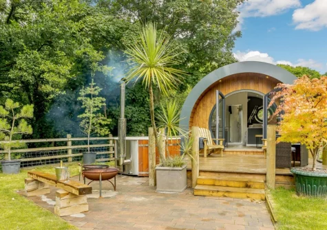 The terrace, hot tub, fire pit & outdoor sitting area at River Avon Retreat, Avonwick