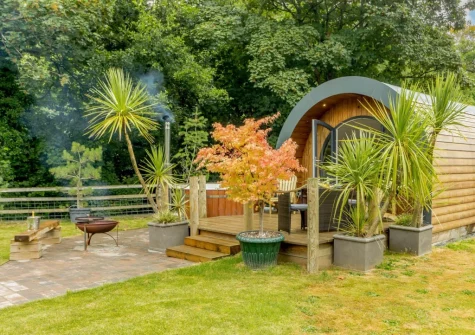 The terrace, hot tub, fire pit & outdoor sitting area at River Avon Retreat, Avonwick