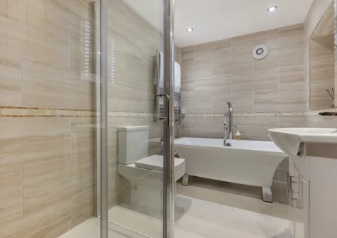 The bathroom at River Watch, Fowey