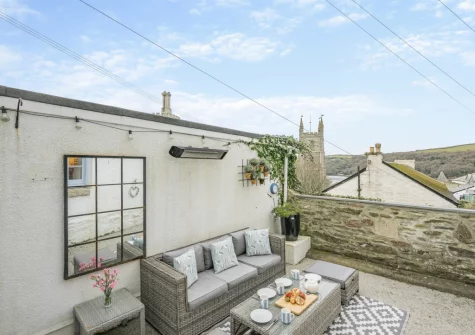 The enclosed terrace & outdoor sitting area at River Watch, Fowey