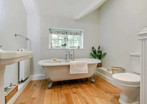 The bathroom at Riverbank Rose, Relubbus