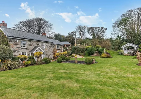 The beautifully manicured garden at Riverbank Rose, Relubbus