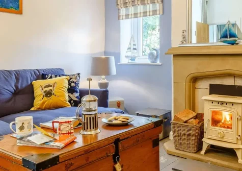 Rivers Brink, Boscastle is a characterful 2-bedroom cottage featuring a cosy wood burner, private courtyard, and elevated harbour views. Explore legendary Tintagel Castle and Cornwall's dramatic coastline from this charming riverside retreat.
