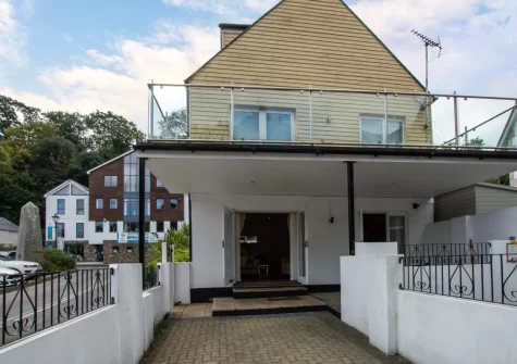 Rivers Reach is a charming ground-floor apartment, moments from the beautiful River Fowey & scenic estuary