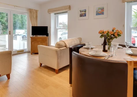 Rivers Reach, Fowey is a charming 2-bedroom ground-floor apartment moments from the beautiful River Fowey. Enjoy elegant interiors, private patio, and easy access to historic Fowey's delightful shops, restaurants, and scenic waterfront.