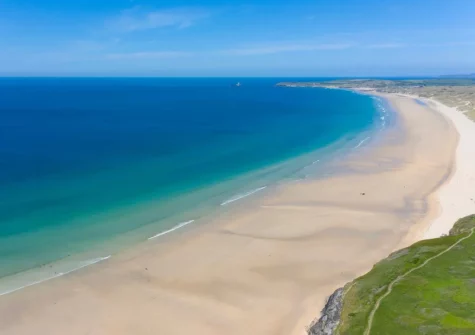 Riverside is an ideal base for visiting the five kilometres of golden sand Hayle Beach