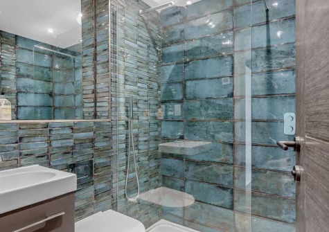 Bedroom #1 en-suite shower room at Riverview Farmhouse, Paynter's Cross