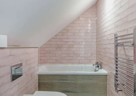 Bedroom #4 en-suite bathroom at Riverview Farmhouse, Paynter's Cross