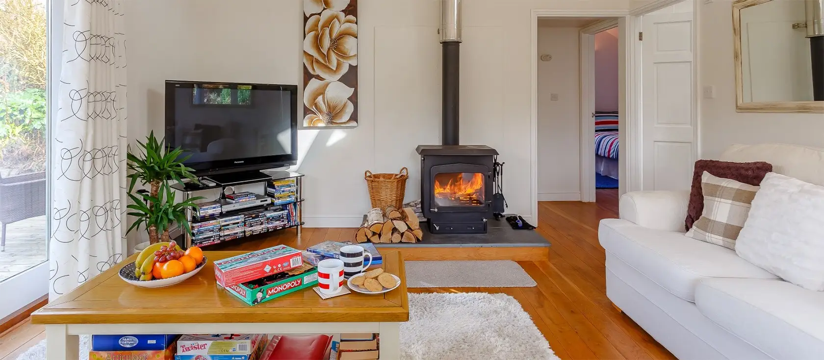 Rivington, Carbis Bay is a delightful 2-bedroom cottage boasting modern amenities and elegant fixtures, minutes from the beach. Ideal for couples or families, it offers a perfect base for exploring West Cornwall, close to the seaside town of St Ives.