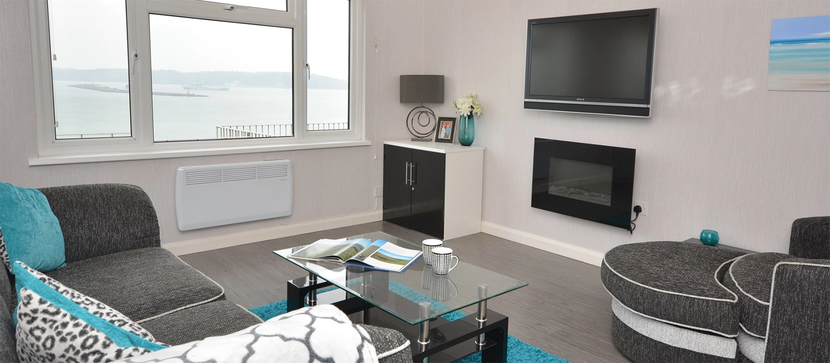 Robence, Bovisand Park Estate, Bovisand is a stylish 2-bedroom lodge with stunning sea views, perfect for family holidays in Devon. It's set within a holiday park next to the South West Coast Path and near three sandy beaches along Plymouth Sound.