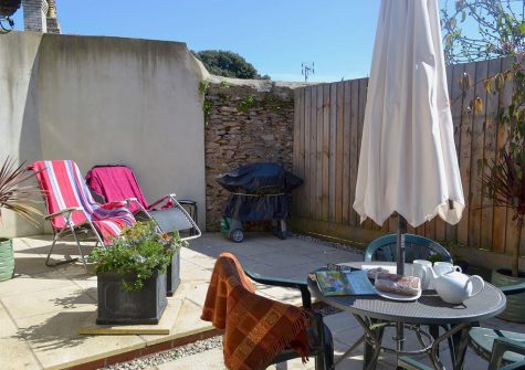 The patio & barbecue area at Robin Cottage, Brixham