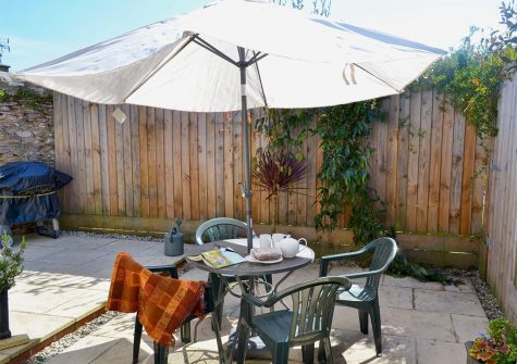 The patio & barbecue area at Robin Cottage, Brixham