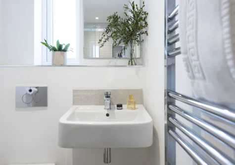 The shower room at Robin, Polzeath