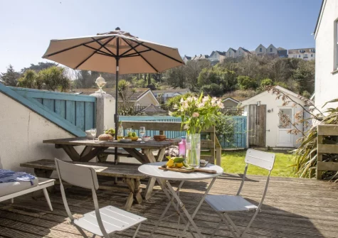 The decked patio, barbecue & alfresco dining area at Robin, Polzeath
