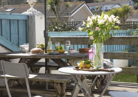 The decked patio, barbecue & alfresco dining area at Robin, Polzeath