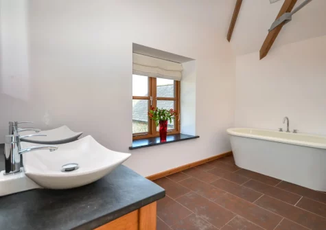 Bedroom #1 en-suite bathroom at Rock Barn, South Tawton