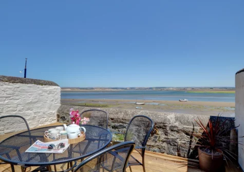 The courtyard garden & alfresco dining area at Rock Rose Cottage, Appledore