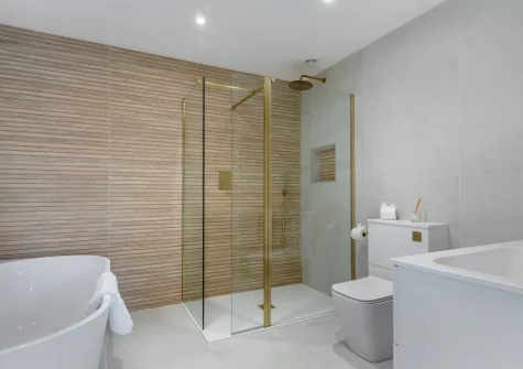 Bedroom #1 en-suite bathroom at Rock View, Little Petherick