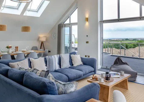 Rock View, Little Petherick is a stunning six-bedroom home blending indulgence with entertainment. Enjoy the games room, hot tub, and far-reaching estuary views across the landscape. Perfect for unforgettable family holidays and memories.