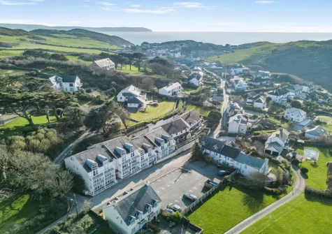 Rockham is a charming & contemporary apartment with sea & views, close by to eateries & scenic walks