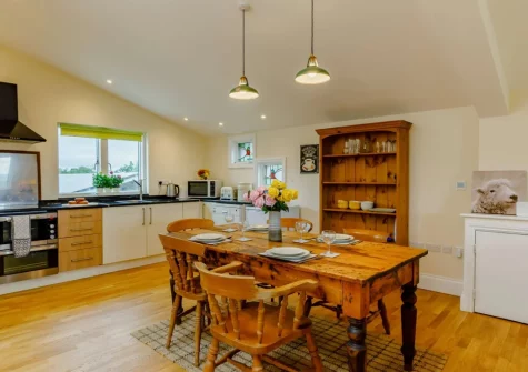The kitchen & dining area at Rogford Barn, Templeton