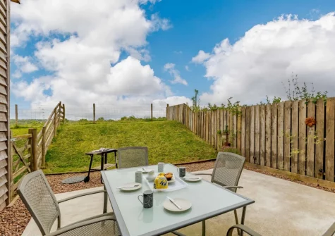 The patio, alfresco dining area & garden at Rogford Barn, Templeton