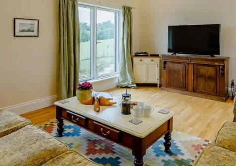 Rogford Barn, Templeton is a charming two-bedroom cottage offering a perfect countryside retreat for families and couples seeking authentic Devon escape. Enjoy countryside views, an enclosed garden, and convenient access to nearby attractions.